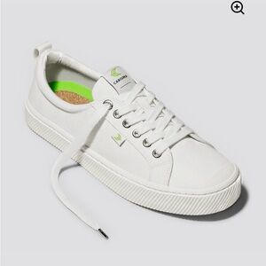 Cariuma White Sneakers with Green Details